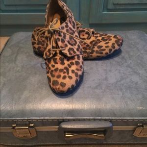 Super cute leopard oxford style shoes